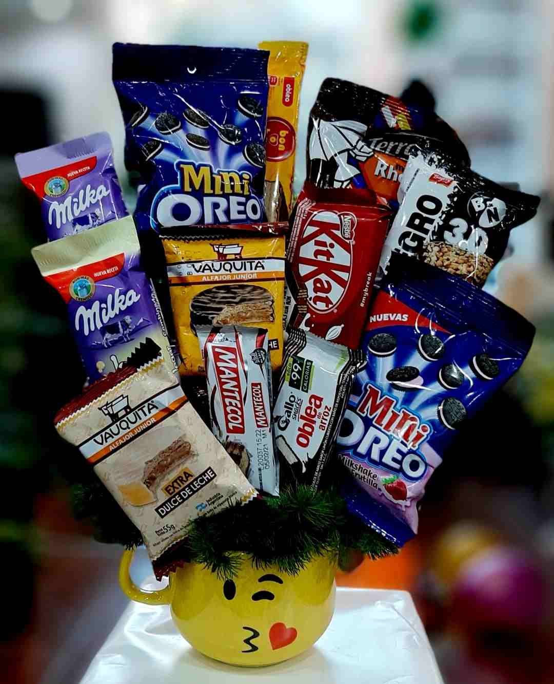 Envio y venta de flores ,rosas, plantas,arreglos florales ,regalos y desayunos a domicilio con delivery gratis en la Ciudad Autonoma de Buenos Aires y con costo de env�o en localidades del Gran Buenos Aires asi como delivery de flores y plantas a trav�s de florerias asociadas en todas las provincias de la Argentina, Buenos Aires, la Pampa, Tucuman, La Rioja, R�o Negro, Entre Rios, Corrientes, Misiones, Neuquen, Chubut, Tierra del Fuego, Santa Cruz, San Luis, Mendoza, Cordoba, Jujuy, Formosa, Santiago del Estero, Salta, Chaco, Catamarca ,San Juan, y ademas realizamos el delivery de flores ,coronas,palmas , plantas y regalos a todas las ciudades de Argentina, Mar del Plata, C�rdoba, Buenos Aires, con cargo en Santa Rosa, La Plata, Bella Vista, Neuquen, Pilar, Paran�, Posadas, Resistencia, Cipolleti y mas de 300 ciudades y localidades en todo el territorio de nuestro pa�s, asi como tambien tenemos la posibilidad de enviar flores a casi todo el mundo en cuestion de horas